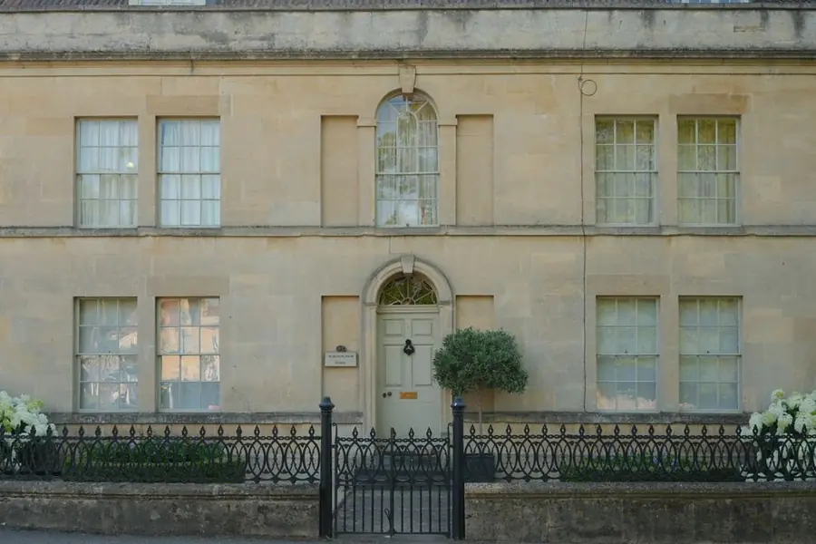 Georgian period property with original timber windows - planning rules for window replacement in Exeter conservation areas