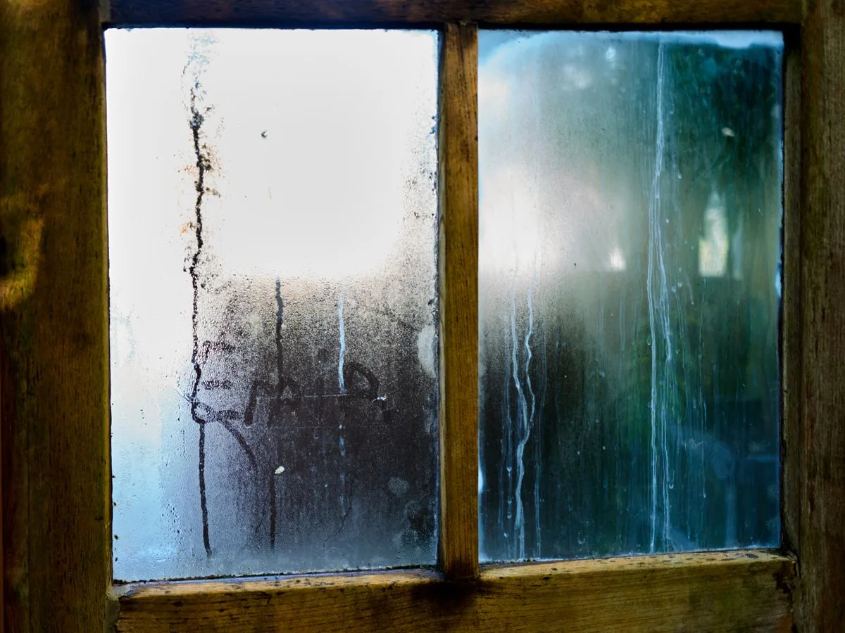 Condensation streaks on a window pane showing a failing double glazing seal - window repairs in Exeter