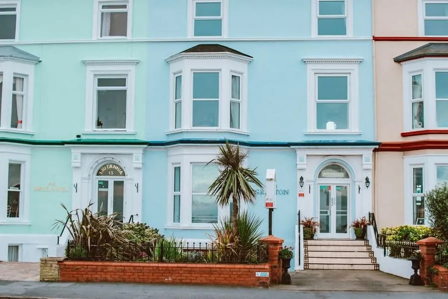 Replacing Windows In Topsham: The Strand's 1958 Article 4, Dutch Gables And A Tidal Estuary