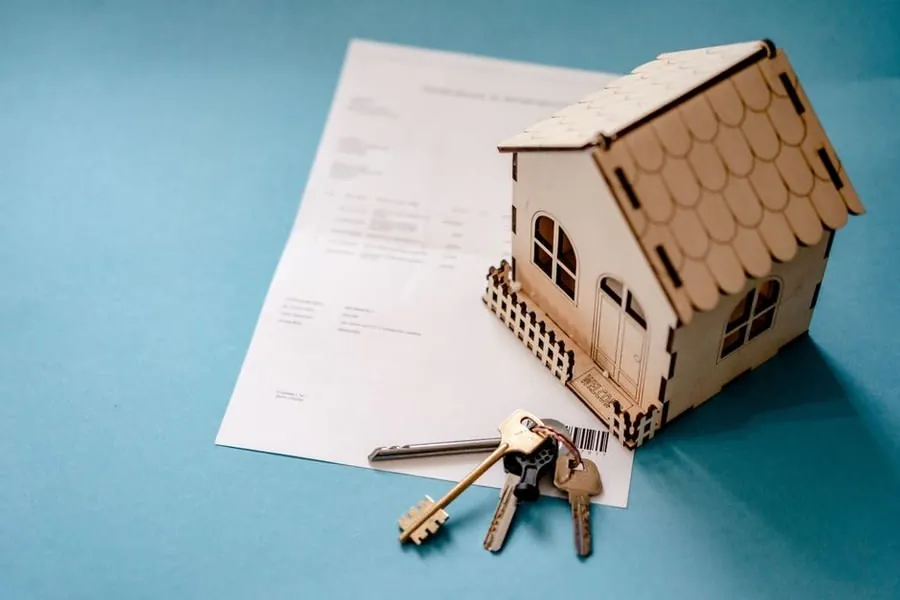 House keys and a property contract on a desk during an Exeter home sale