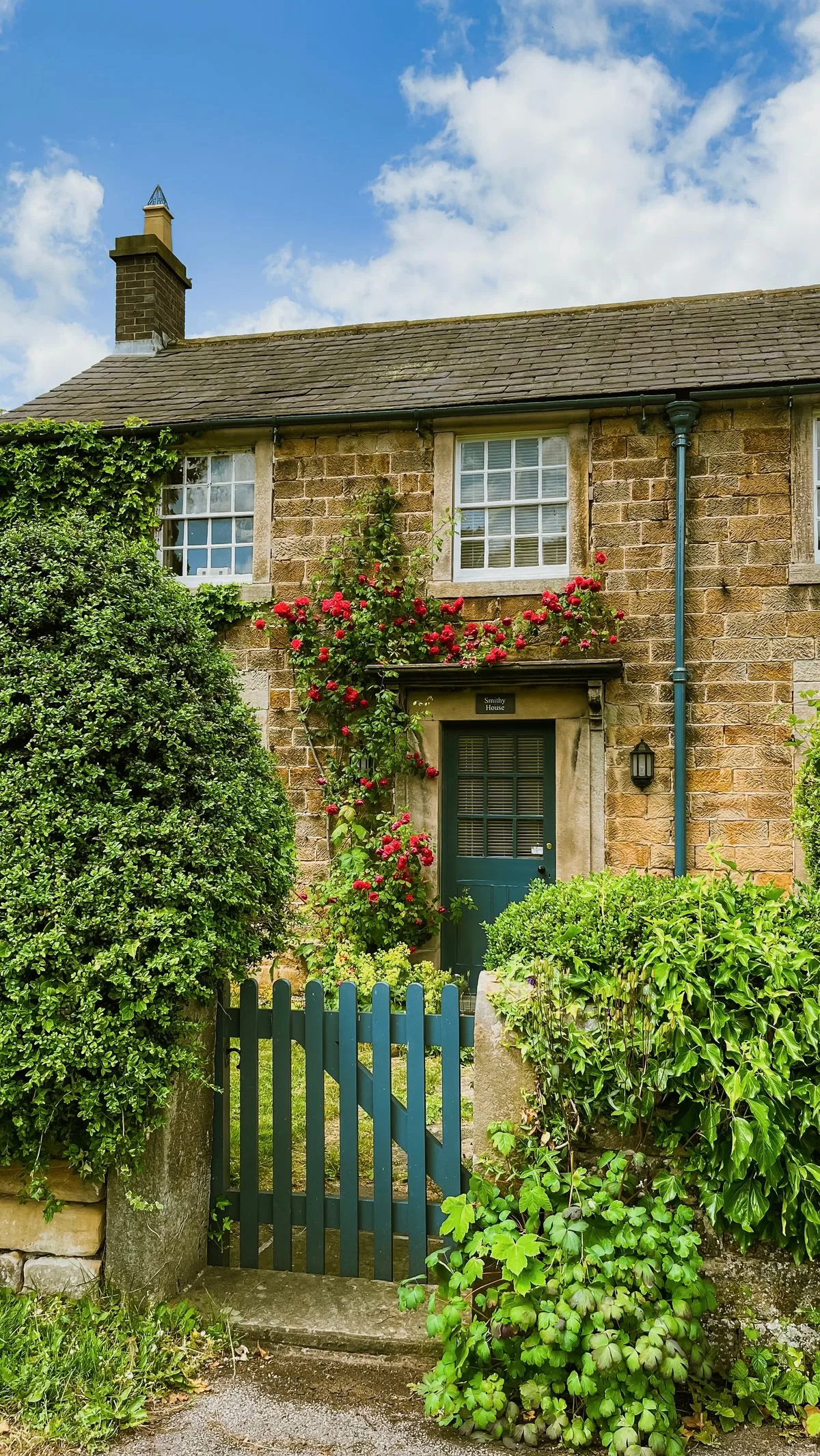 Stone facade cottage near the estuary
